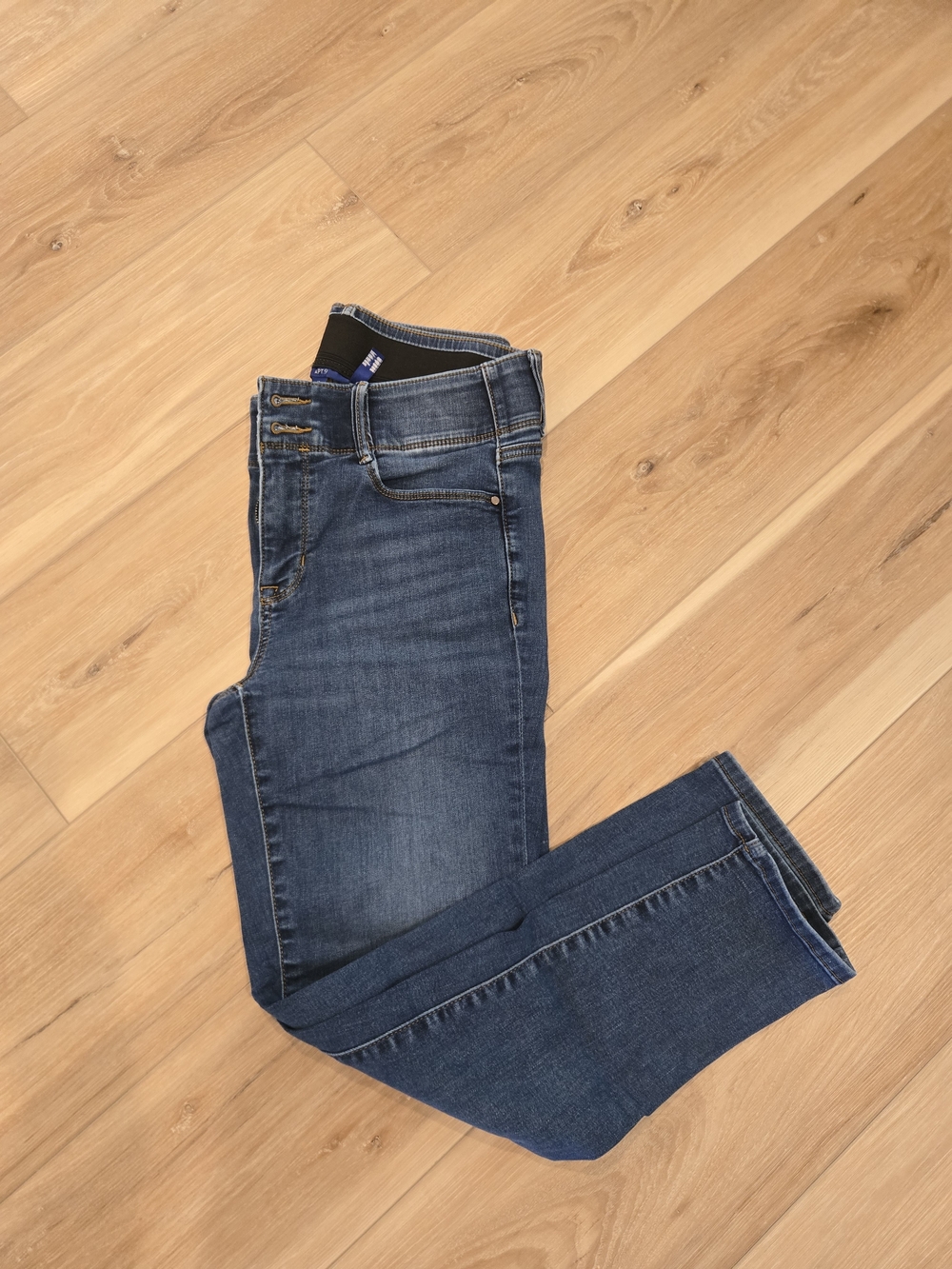 Apt. 9 Women’s Slim Straight Jeans in Dark Blue Wash